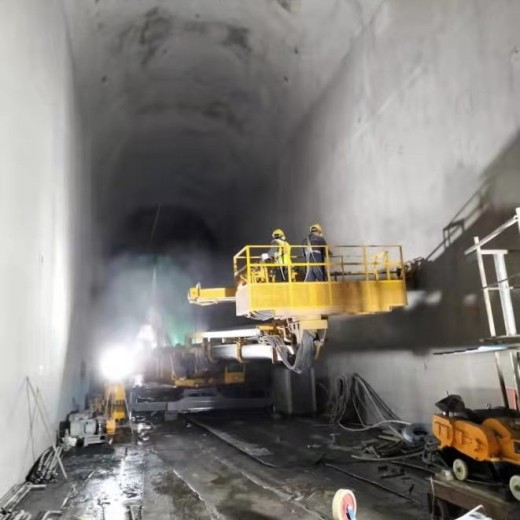 内蒙古销售鲁工机械新款履带式隧道锚固钻机隧道钻机隧道打孔钻机