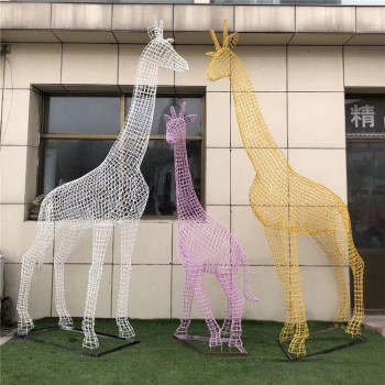 上海玻璃钢卡通长颈鹿雕塑定做厂家