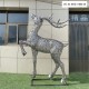 曲阳不锈钢梅花鹿雕塑定制,各种仿真动物雕塑产品图