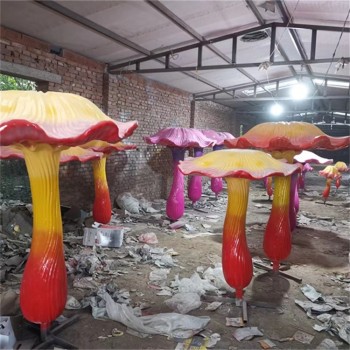 河北玻璃钢蘑菇雕塑厂家，卡通蘑菇装饰摆件