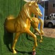 彩绘玻璃钢马雕塑图