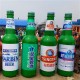 四川公园绿地玻璃钢啤酒瓶子雕塑批发图