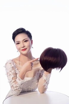 鎮(zhèn)平縣女士中長(zhǎng)假發(fā)定制--千絲美生物科技公司