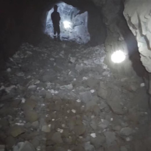 梅州洞采气体爆破金矿