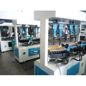 深圳制鞋厂生产线机械设备回收二手收购精密四柱移动送料裁断机