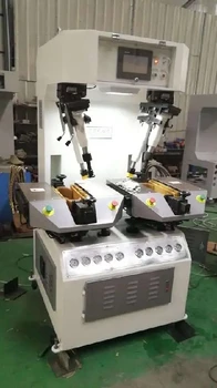 珠海制鞋廠生產(chǎn)線機(jī)械設(shè)備回收二手收購(gòu)精密四柱移動(dòng)送料裁斷機(jī)