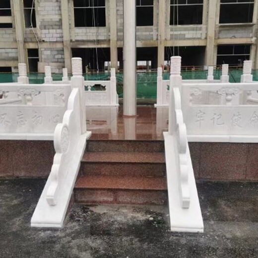 福建廣場(chǎng)升旗臺(tái)石欄桿多少錢(qián)石雕升旗臺(tái)