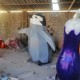 曲阳县红色企鹅雕塑生产厂家产品图