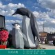 县红色企鹅雕塑图