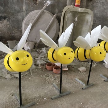 创意玻璃钢卡通蜜蜂雕塑定做,曲阳县玻璃钢雕塑厂家