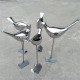 不锈钢小鸟雕塑图