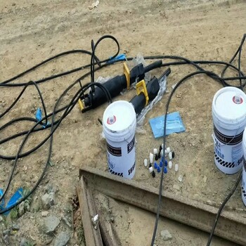 開裂機(jī)破石機(jī)礦山破除用愚公斧開山機(jī)體積小