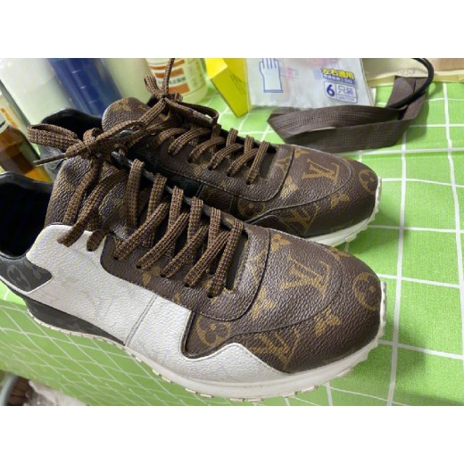 荆州洪湖LV鞋子回收-闲置成色几折回收