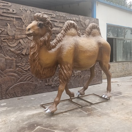 四川户外玻璃钢骆驼雕塑加工定制