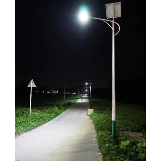 城口道路太阳能路灯,智能应对天气变化