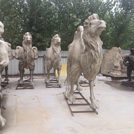 制作玻璃钢骆驼雕塑厂家