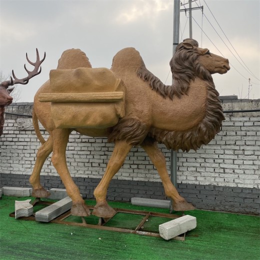 四川户外玻璃钢骆驼雕塑厂家