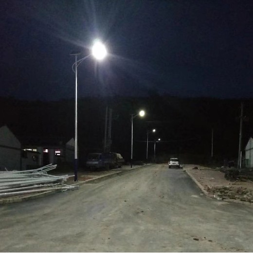 垫江道路太阳能路灯,智能应对天气变化