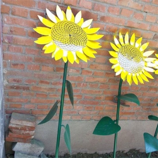 天津公园不锈钢抽象花朵雕塑图片