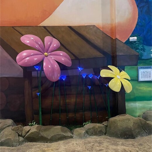 山東新款不銹鋼抽象花朵雕塑圖片