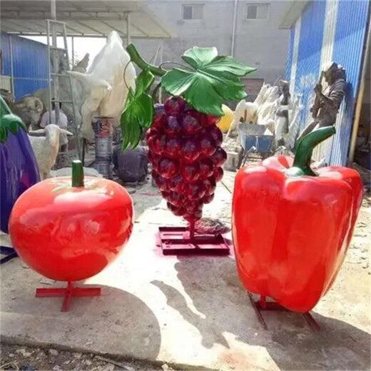 戶外玻璃鋼仿真葡萄雕塑定制,玻璃鋼水果蔬菜雕塑