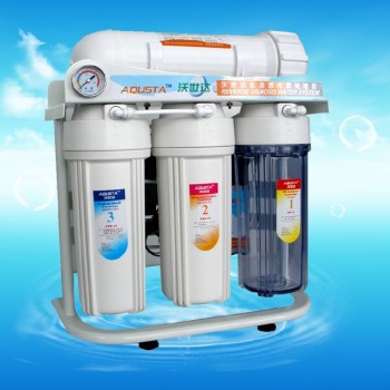 保养饮水机换滤料饮用水机