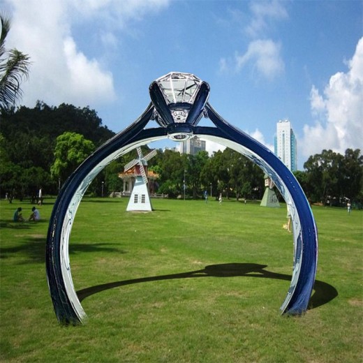 大型不锈钢戒指雕塑