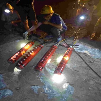 河南替代破碎錘破巖石機器液壓靜態(tài)劈裂棒