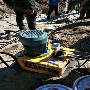 四川靜音爆破柱塞式巖石劈裂機