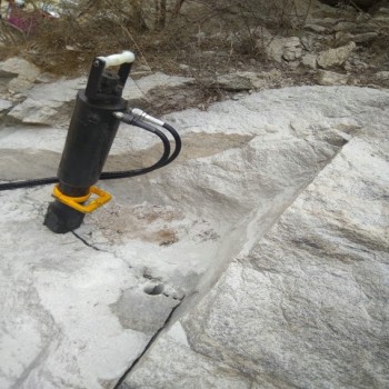新疆矿山开采液压劈裂机岩石劈裂机