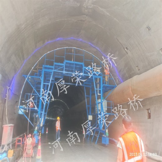 武隆生产隧道二衬喷淋养护台车