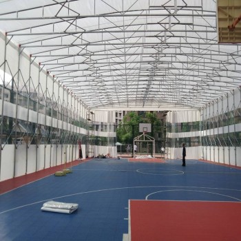 迪庆球场活动雨棚交叉架连接,大型电动轨道防雨棚