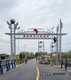 企業(yè)不銹鋼橫跨大門雕塑圖