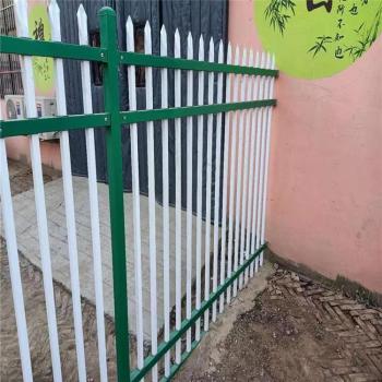 新疆方管护栏采用喷塑处理克拉玛依院墙围栏厂家