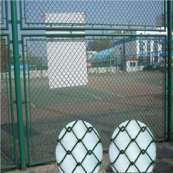 新疆护栏网厂家吐鲁番运动场围栏产品介绍安装简单施工方便