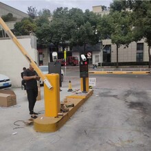 西安幸福路附近感應門道閘車牌識別人行閘圖片