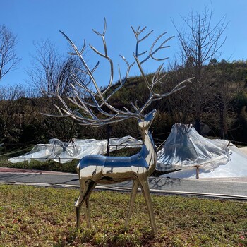 钢丝鹿雕塑造型丰富