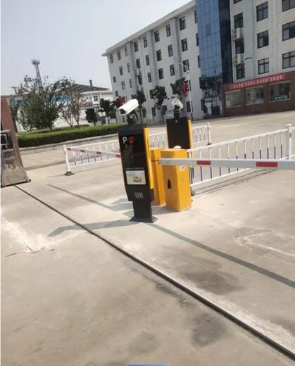 西安大雁塔附近道閘車牌識別人行閘