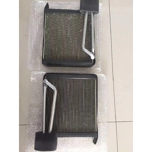 小松機(jī)械20Y-03-42451挖掘機(jī)PC200-8水箱尺寸