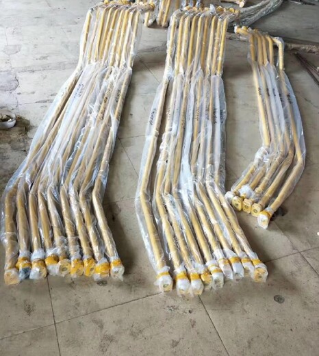 挖掘機(jī)經(jīng)營小松PC200-8管子費(fèi)用20Y-62-43870