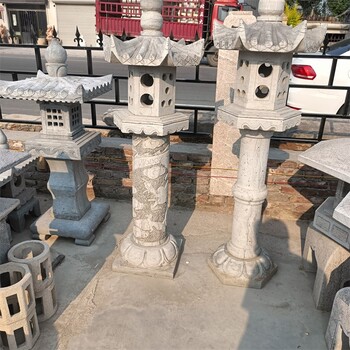 青石鏤空石雕石燈廠家報(bào)價(jià)