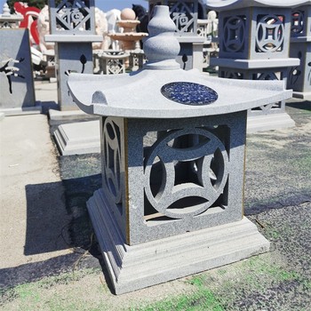 青石鏤空石雕石燈廠家報(bào)價(jià)