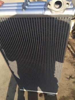 挖掘機(jī)熱門PC200-8顯示器材質(zhì)