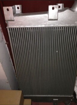 挖掘機(jī)熱門PC200-8顯示器材質(zhì)
