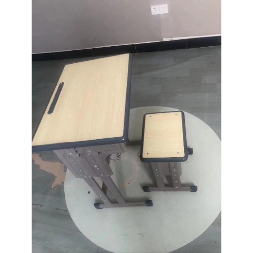 玉溪钢制课桌凳学生课桌椅