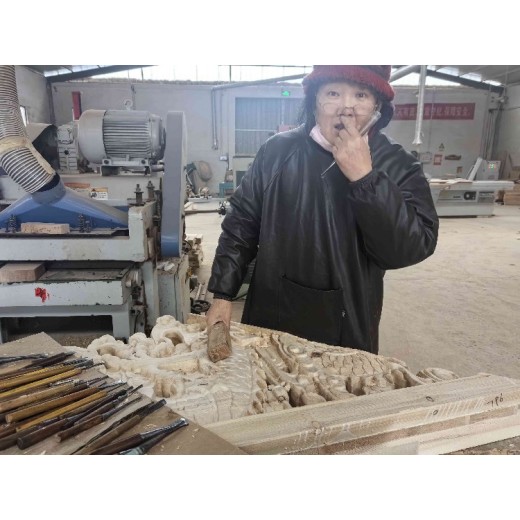 新疆出售木雕联系方式