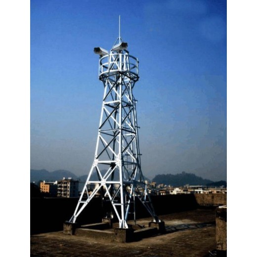 丹东监控塔厂家定制,直爬梯带工作平台监控铁塔
