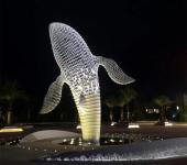不锈钢丝编织鲸鱼雕塑，镂空效果，可加装灯带