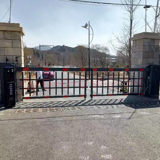威海小區(qū)起落桿門禁道閘自動車牌識別系統(tǒng)-魯冠廠家上門安裝