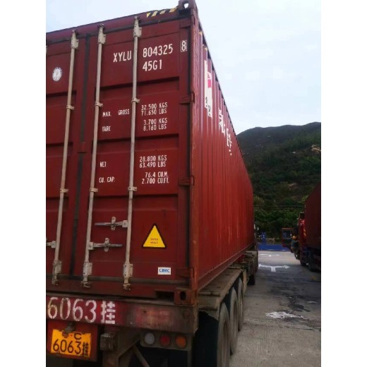 珠海高栏港集装箱运输车队期待我们合作共赢